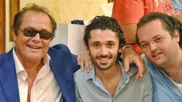 محمود عبد العزيز وأولاده كريم ومحمد