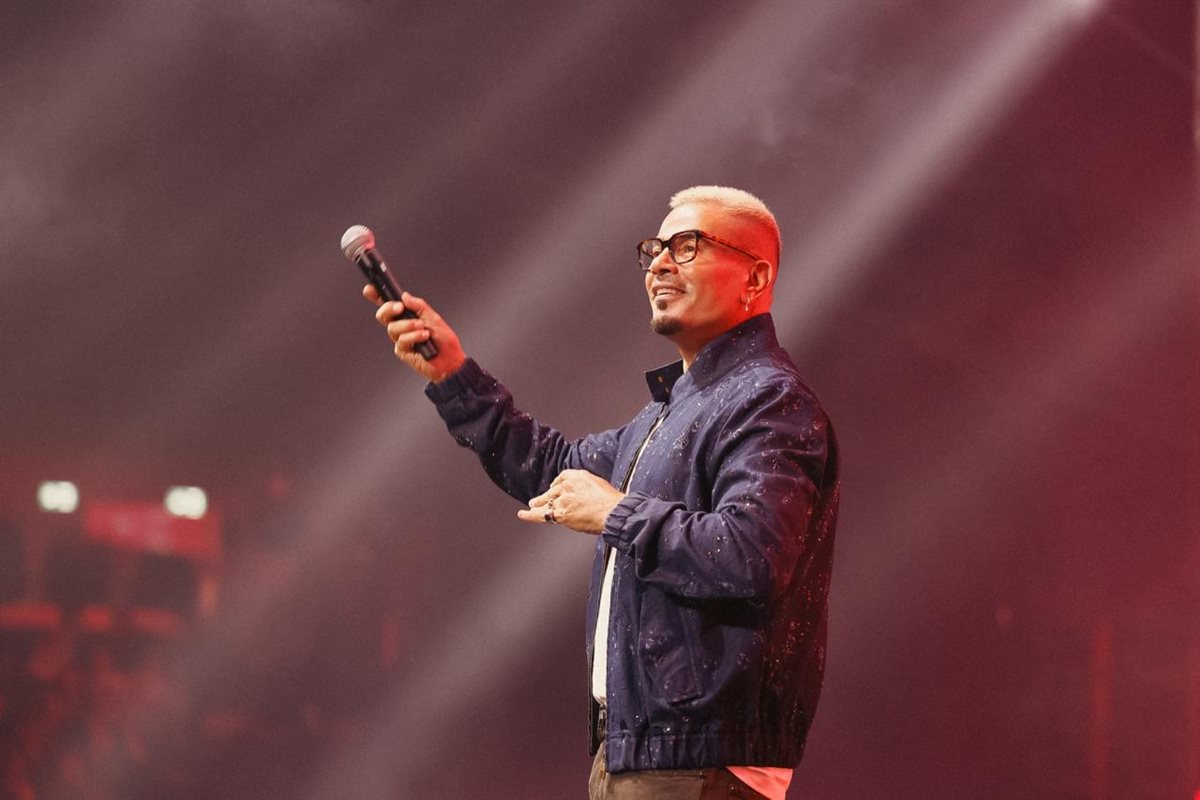 عمرو دياب خلال الحفل