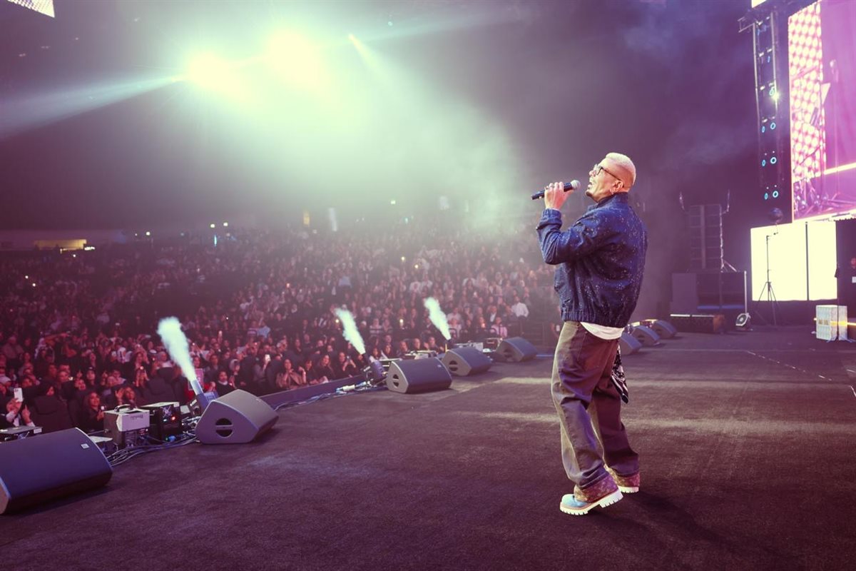 عمرو دياب خلال الحفل