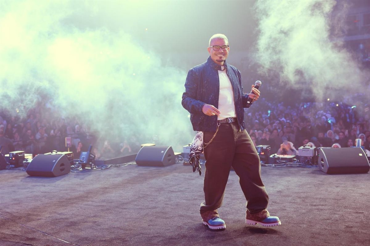 عمرو دياب خلال الحفل