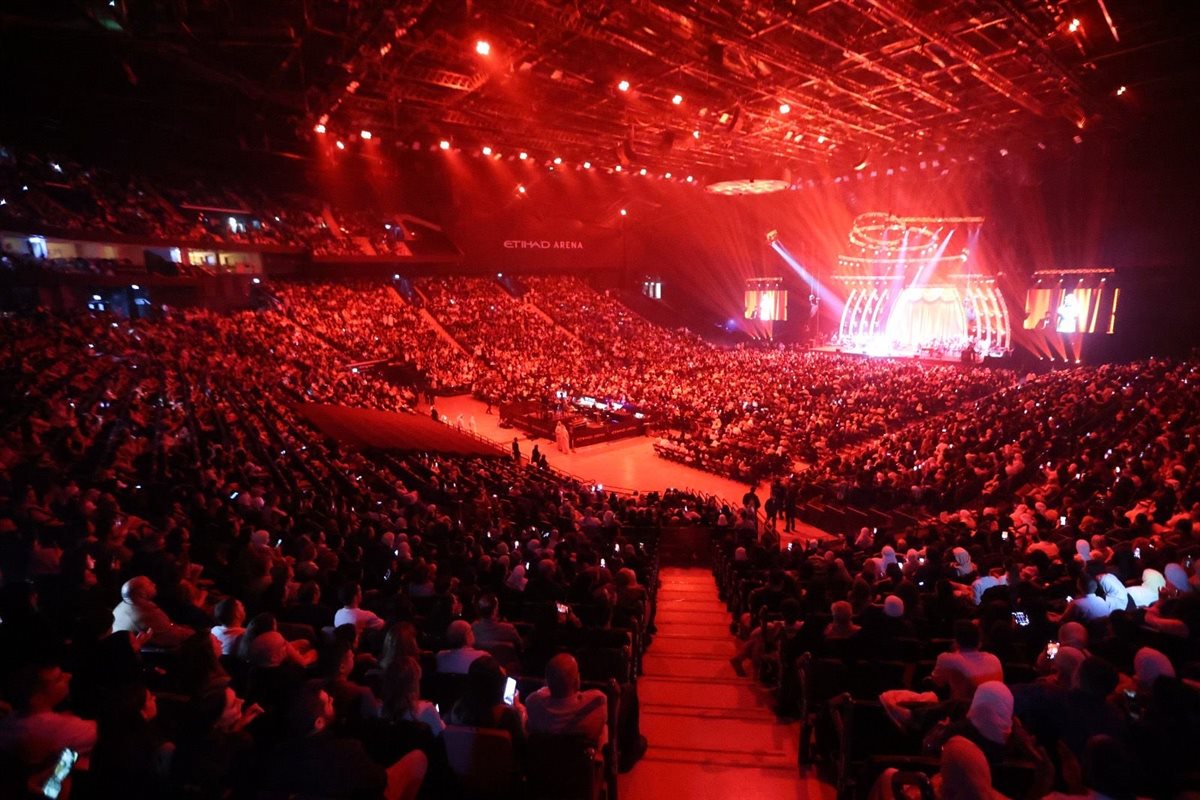 الفنان حسين الجسمي خلال الحفل