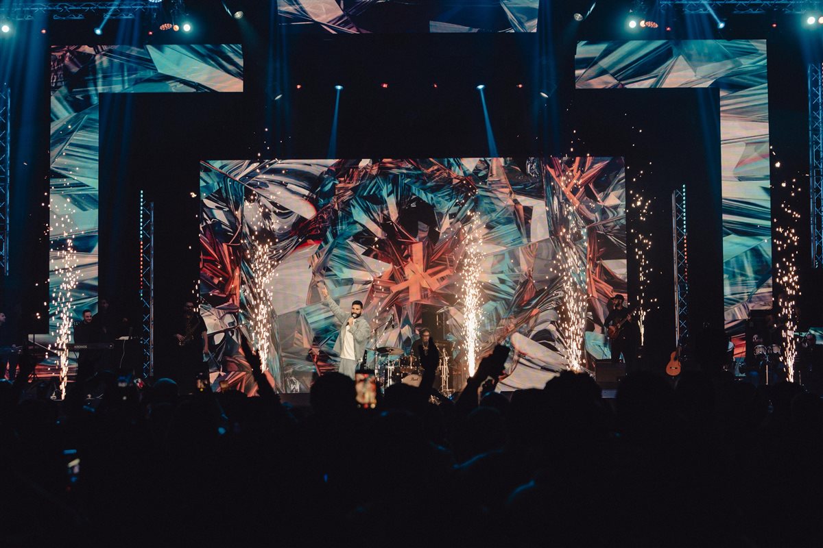 أحمد سعد خلال حفله في أبو ظبي