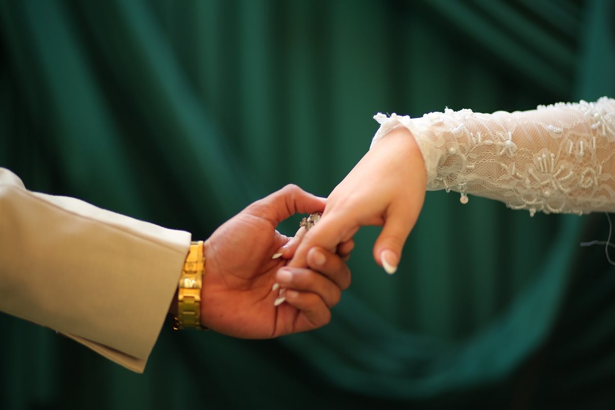 محمد رضوان بصحبة نجوم الفن من حفل خطوبة ابنته ريم