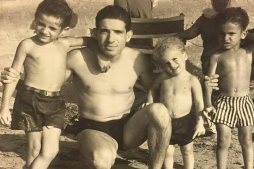 محمد عوض وأبناءه