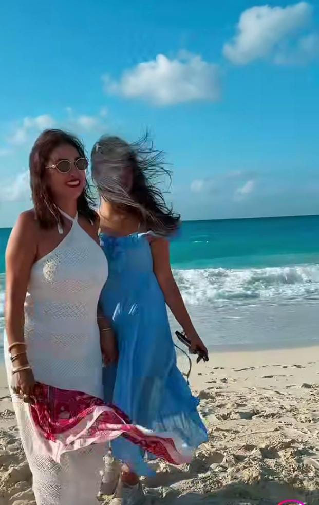 روجينا تستمتع بإجازتها الصيفية على البحر بإطلالة أنيقة على أنغام عمرو دياب