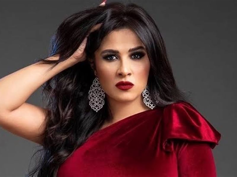 الفنانة ياسمين عبد