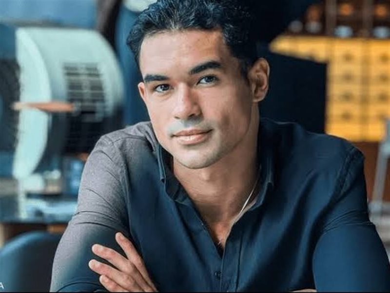يوسف عمر: شاهدت فيلم (شباب امرأة) لكنني تعمدت عدم رؤيته قبل التصوير لتجنب التقليد ( حوار)