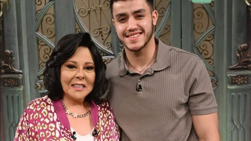 نجوم الدراما مع اسعاد