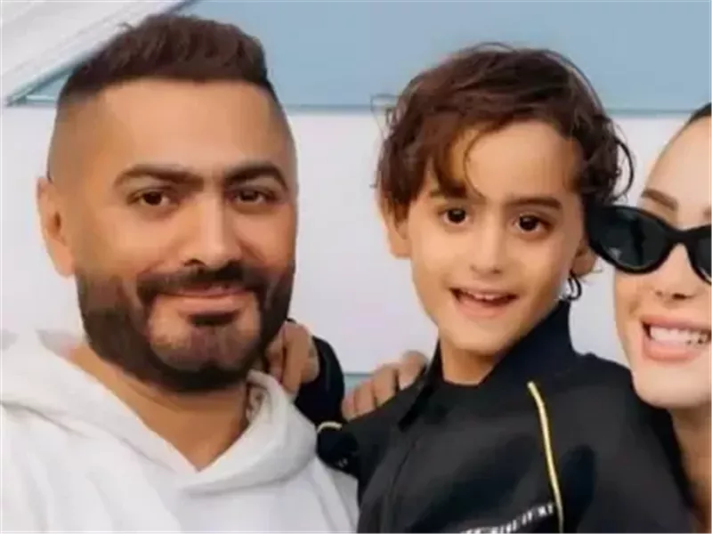 تامر حسني وابنه آدم