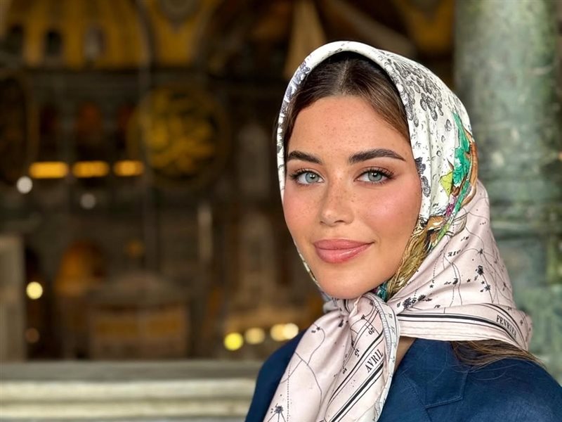 يارا السكري من مسجد