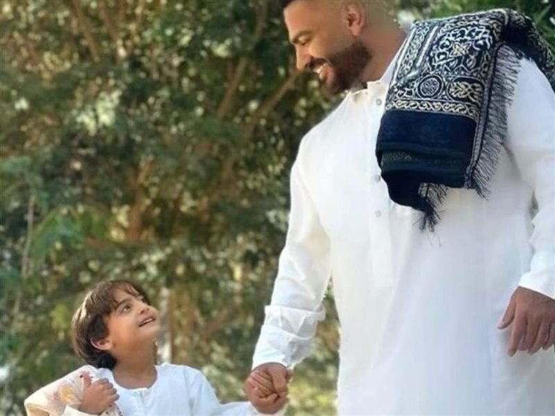 تامر حسني وابنه آدم