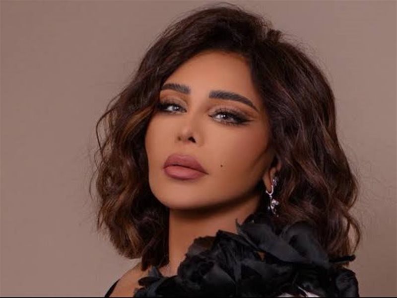 المطربة أحلام