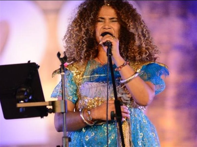 المطربة التونسية غالية بن علي تعلن وفاة والدتها