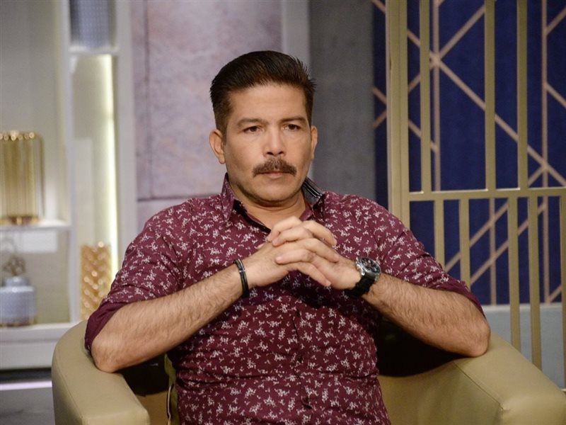 أول ظهور للفنان ياسر فرج بعد وفاة زوجته مع عمرو الليثي الأحد