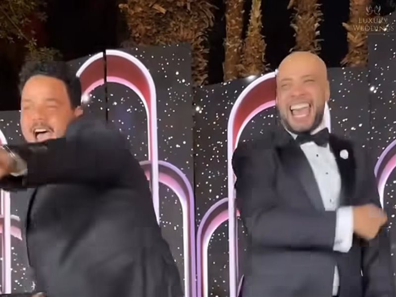 حاتم صلاح يحتفل بزفافه وسط نجوم الفن.. ومصطفى غريب يشعل الأجواء