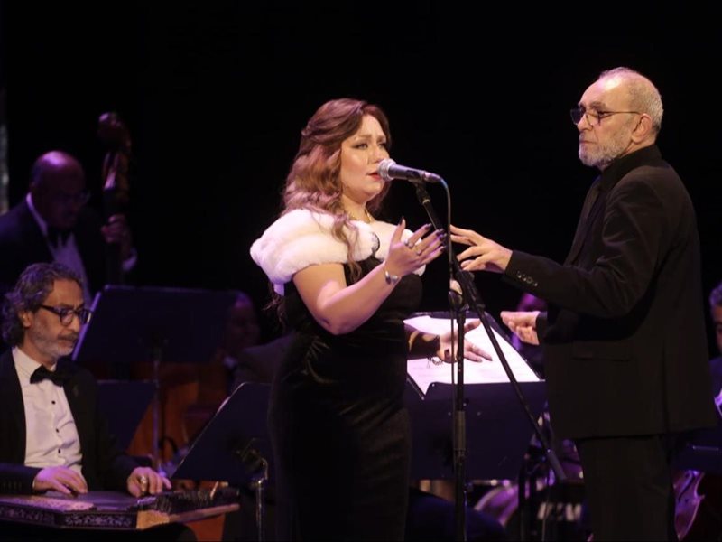 ثروت ومروة ناجى بقيادة علاء عبد السلام فى حب حليم ووردة بمسرح النافورة  