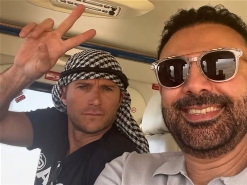 بعد حضوره ختام الجونة.. محمد كريم يصطحب سكوت إيستوود في جولة بالأهرامات