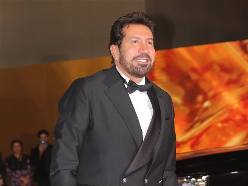 من غير تورتة.. هاني رمزي يحتفل بعيد ميلاده على طريقته الخاصة