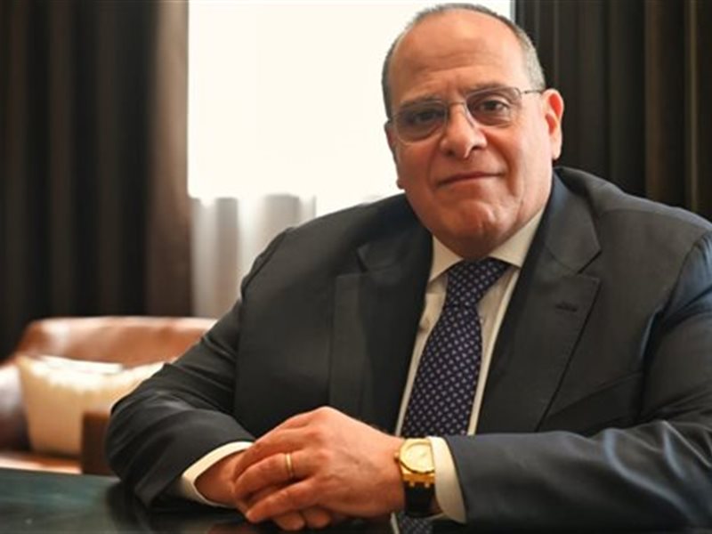 بالورود وتصفيق النجوم.. صادق الصباح يحتفل بـ 71 عامًا من النجاح الفني