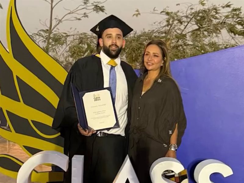 ليلى علوي تحتفل بتخرج ابنها خالد: يا أغلى من نور عيني.. فيديو