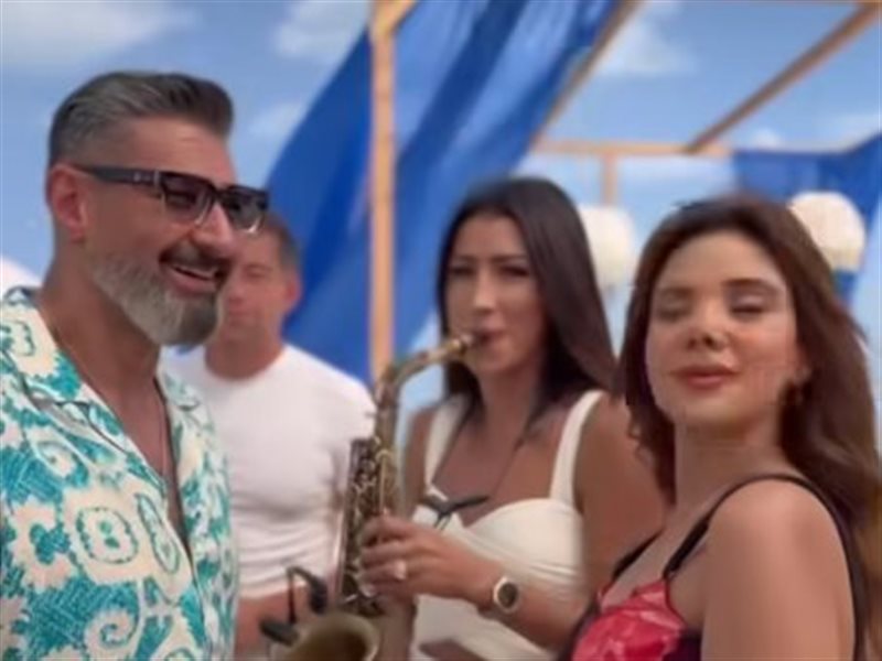 ياسر جلال يشارك جمهوره كواليس 