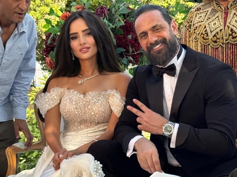 زينة تهرب من حفل زفافها في ورد وشوكولاتة وتعيش تحولات غير متوقعة