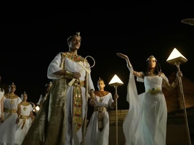 أحمد مالك وغزي وسلمى أبو ضيف وهدى المفتي  بملابس فرعونية في افتتاح المتحف المصري