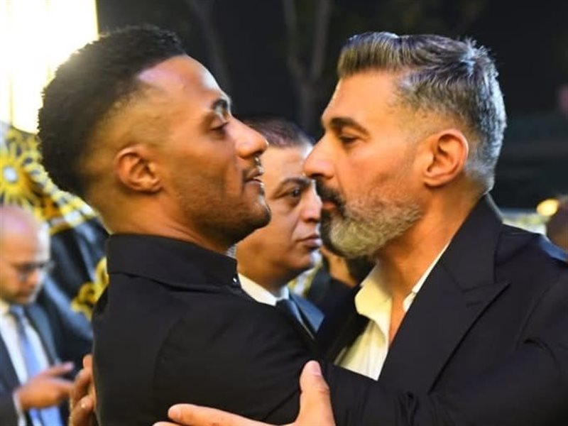 أحمد السقا ولبلبة وياسر جلال والعوضي وزينة في عزاء والد محمد رمضان