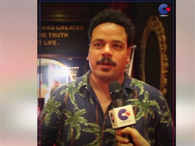 مصطفى غريب يروج لمسلسل 