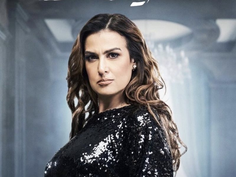 الفنانة سيمون