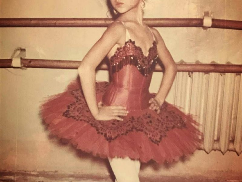 نيللي كريم تستعيد ذكريات طفولتها في الباليه بمشاركة جمهورها