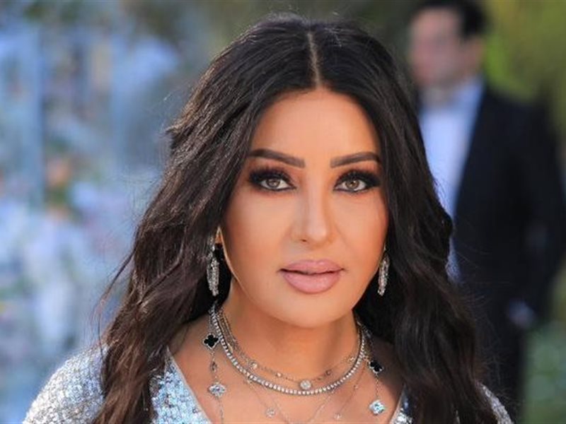 الفنانة لطيفة