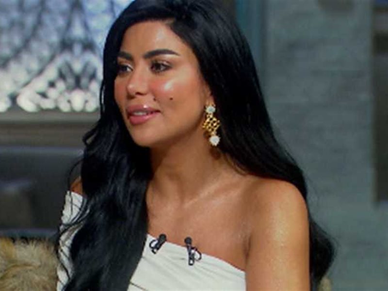 كارولين عزمي