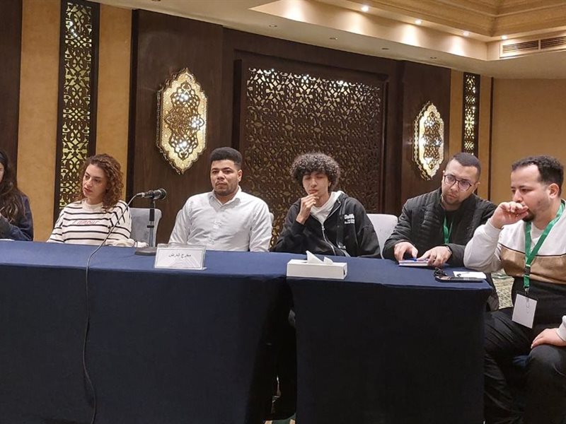 في ثامن ندوات مهرجان المسرح العربي… مخرج العرض المغربي «Windows F»: الكتابة كانت دافعي الأول قبل الإخراج