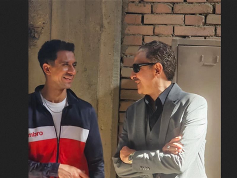 فتحي عبد الوهاب لـ عصام عمر من كواليس 