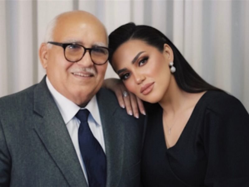 مي فاروق ووالدها الراحل 