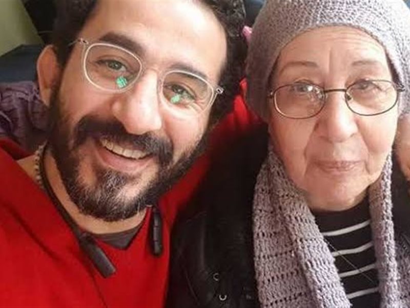 تعرض والدة أحمد حلمي لأزمة صحية