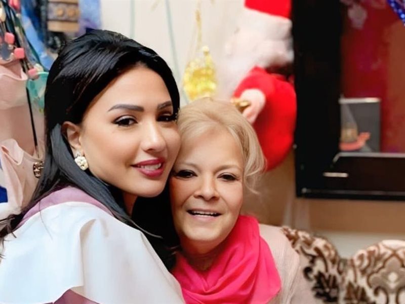 سهير جودة بصحبة نادية لطفي 