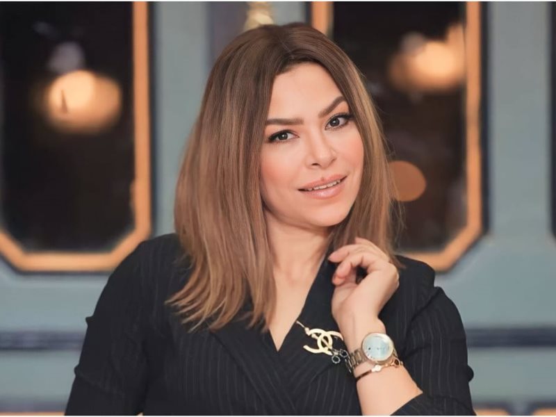 ألفت عمر تستغيث بعد حجزها في الخليج: 