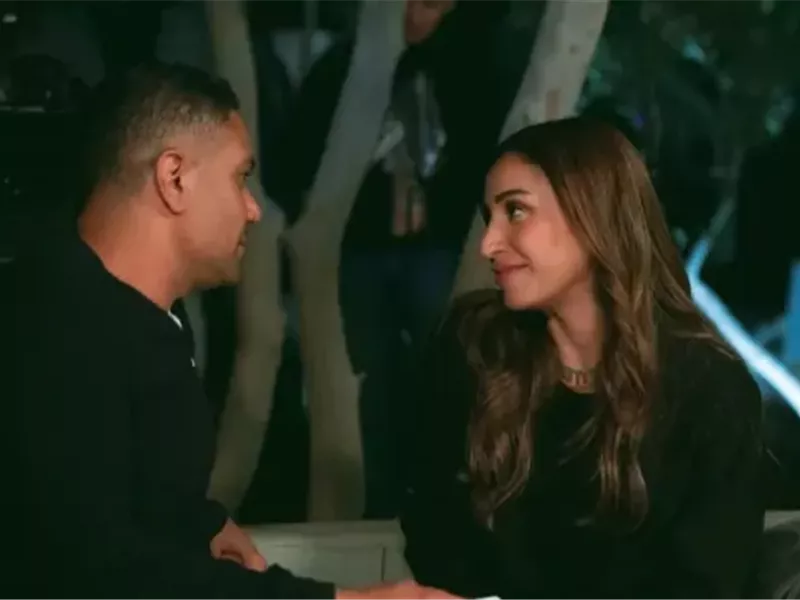 مشهد من مسلسل اتنين غيرنا 