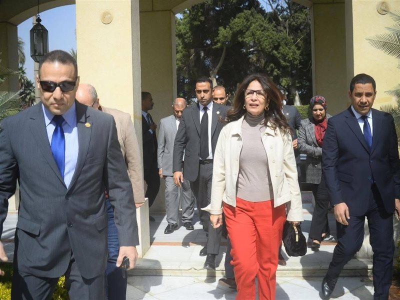 جيهان زكي وزيرة الثقافة 