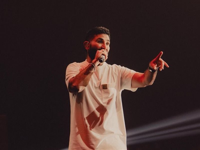 أحمد سعد خلال حفله في أبو ظبي