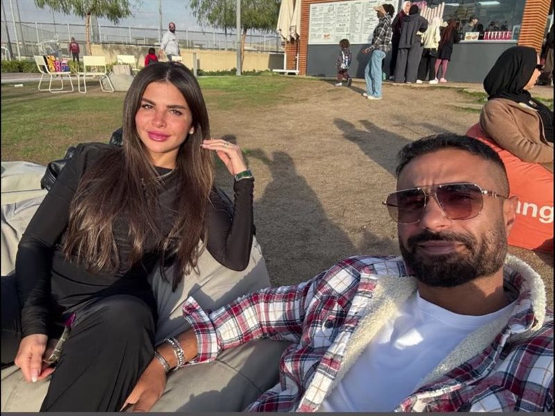 كريم فهمي وزوجته