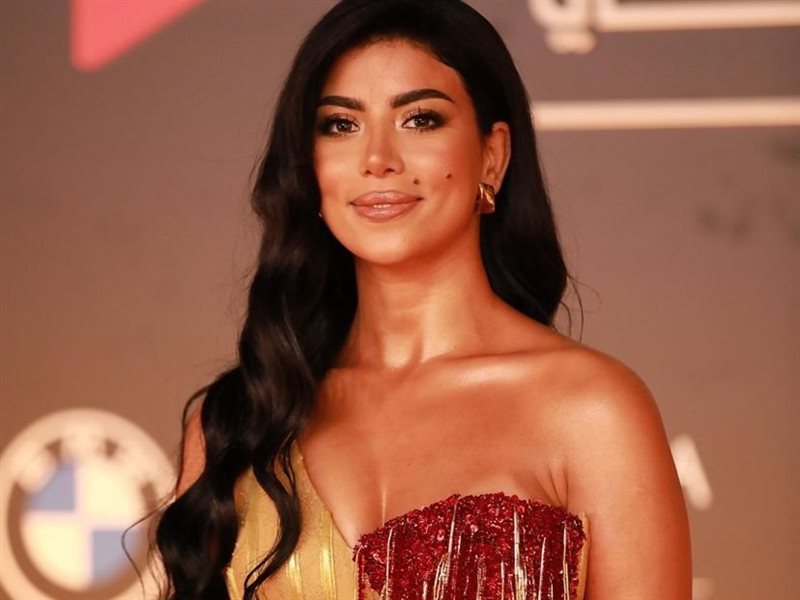 كارولين عزمي