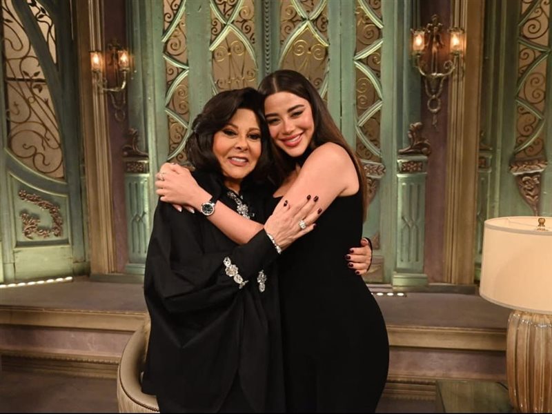 يارا السكري وصاحبة السعادة