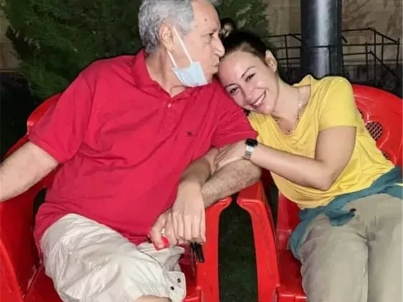 منة شلبي ووالدها