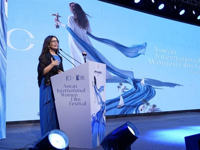 وزيرة الثقافة 