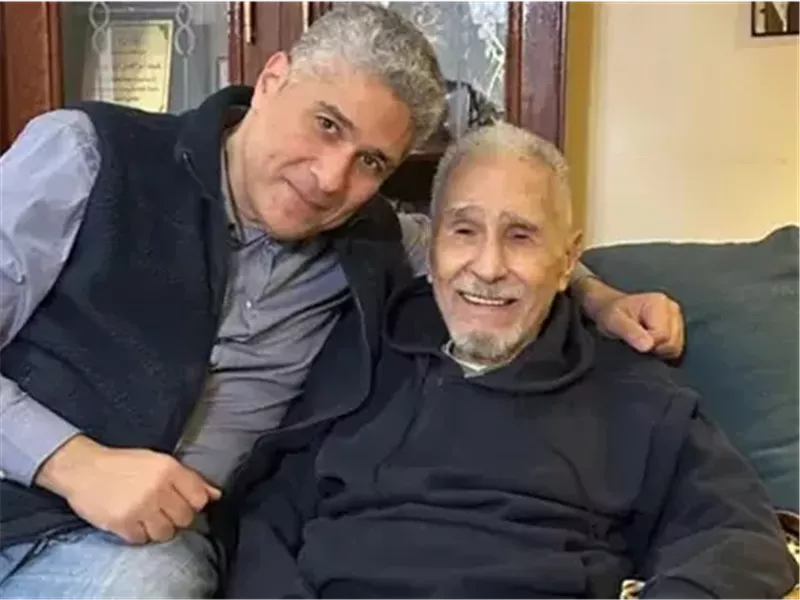 أحمد أبو زهرة ينعي رحيل والده الفنان الكبير عبدالرحمن أبو زهرة