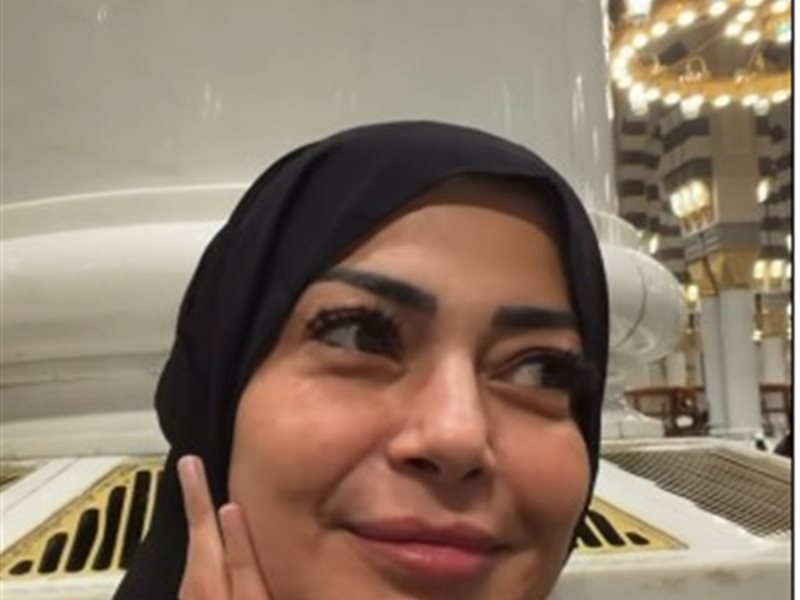 داليا مصطفى توثق لحظات روحانية مؤثرة من رحاب المسجد النبوي