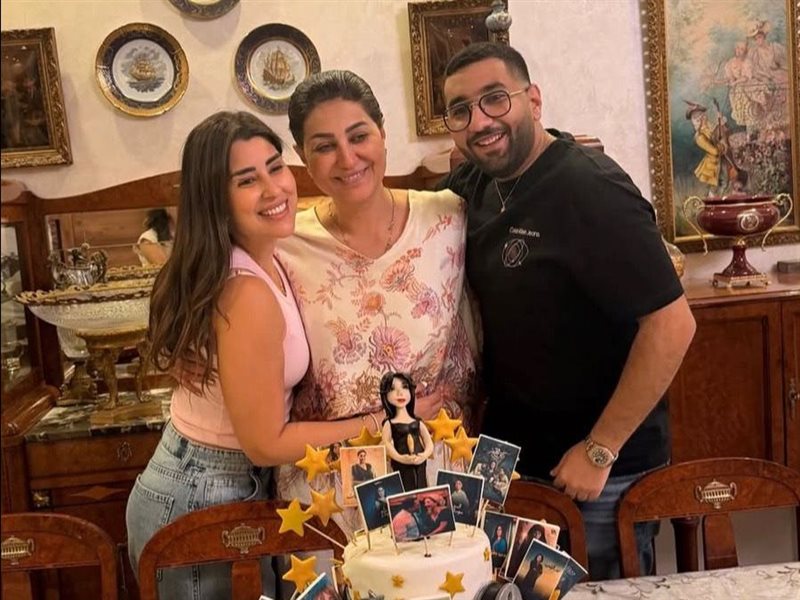 وفاء عامر ونجلها وآيتن عامر